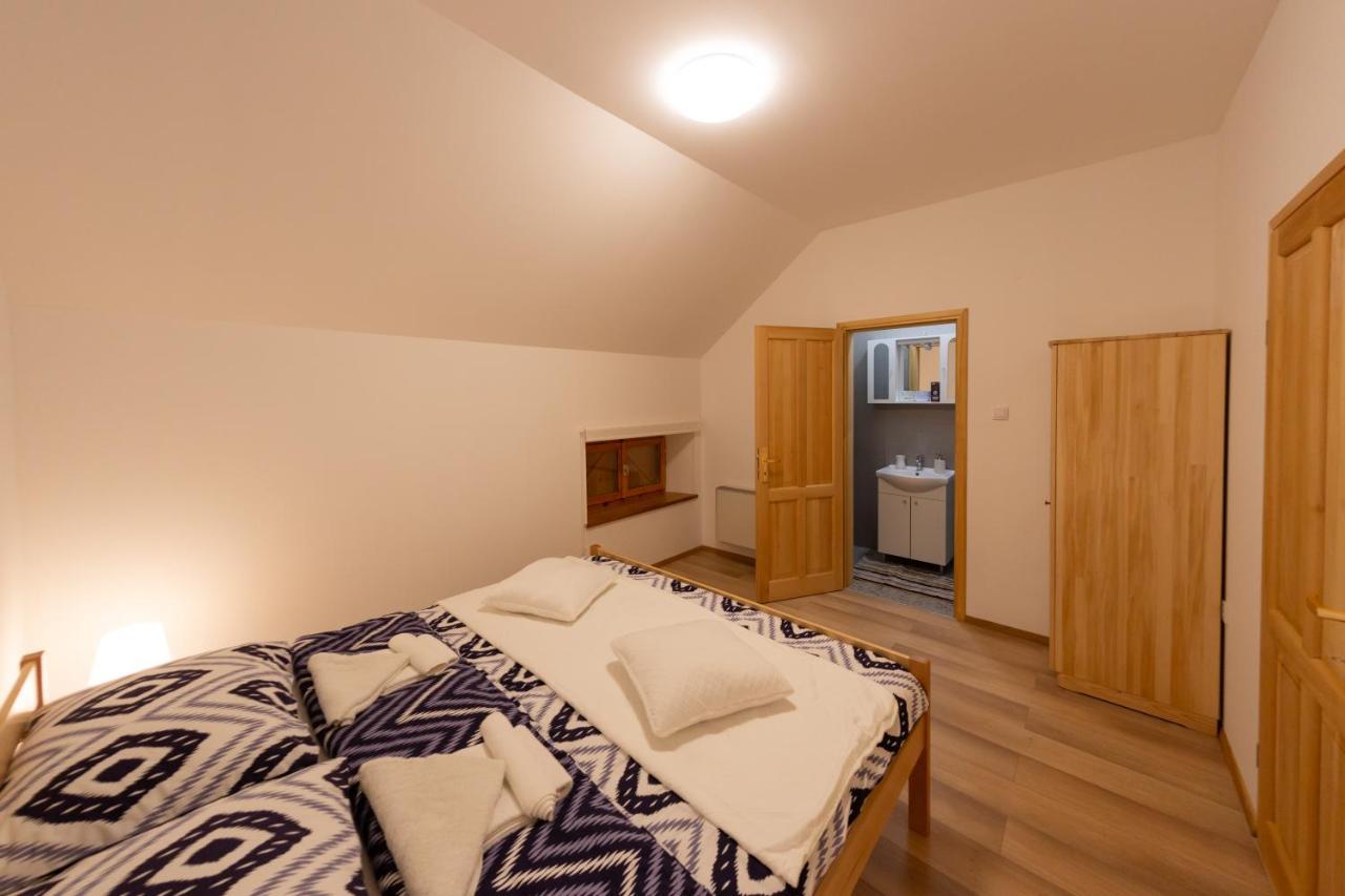 House Mate Villa Otočac Buitenkant foto
