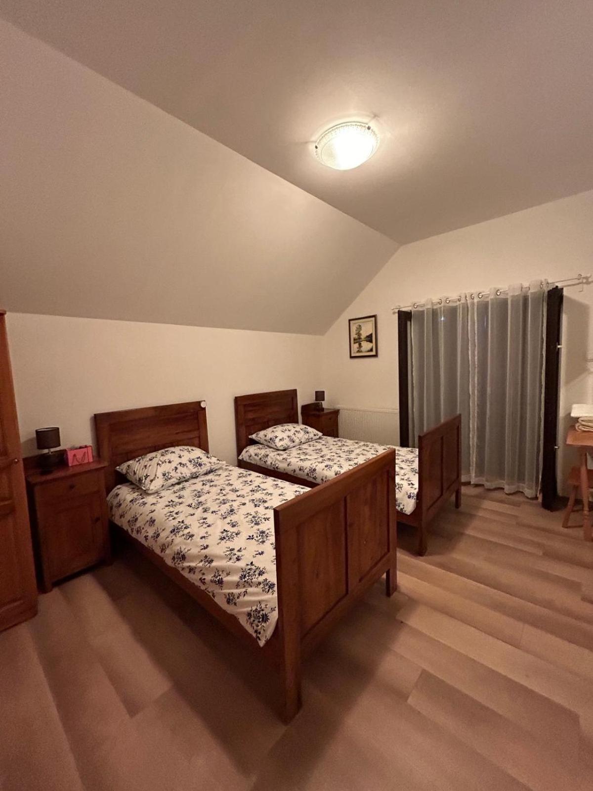 House Mate Villa Otočac Buitenkant foto